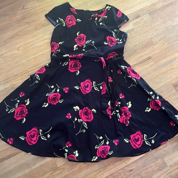 Dresses & Skirts - Super cute cocktail dress